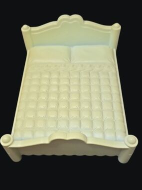 1990's Playskool Dollhouse Bed Victorian Mansion Model